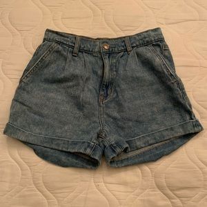 American Eagle mom jean short